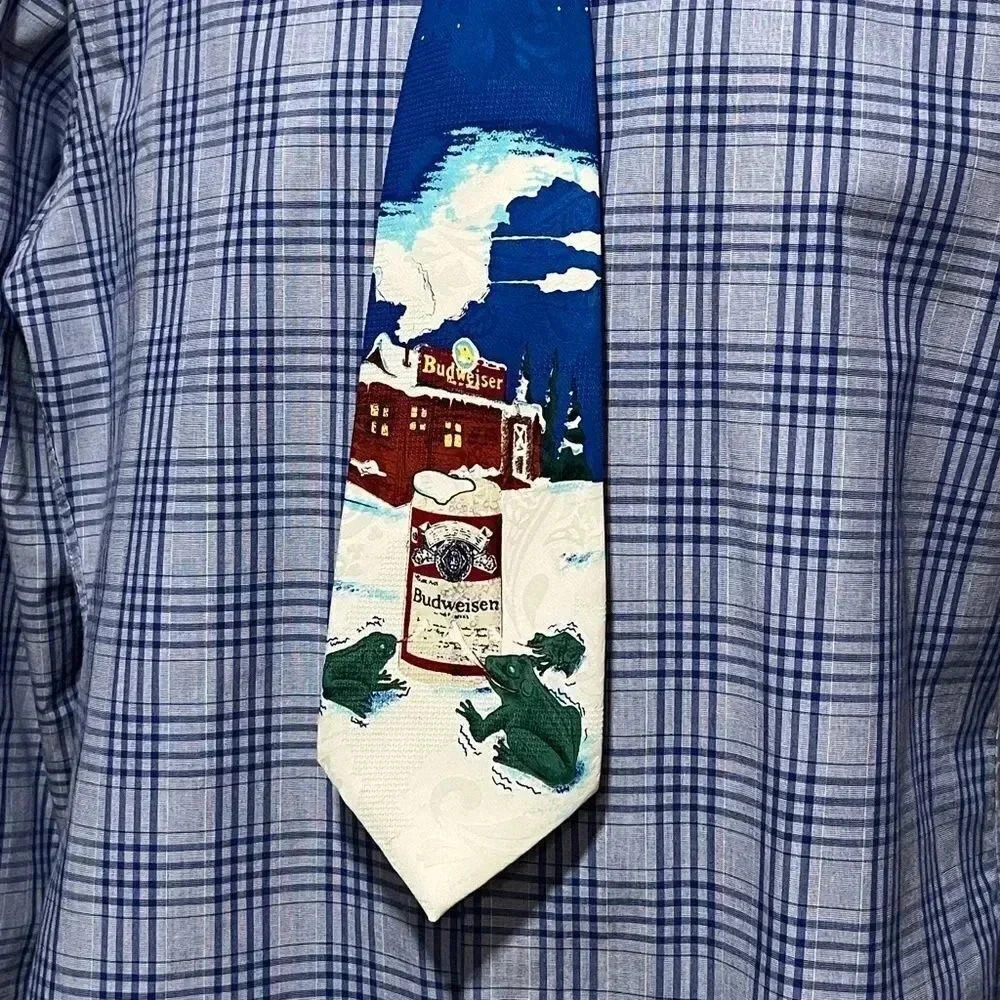 🍀2/$22 NWT Vintage 90s Budweiser Frog Cabin Winter Christmas Mens Necktie Blue - Picture 4 of 9